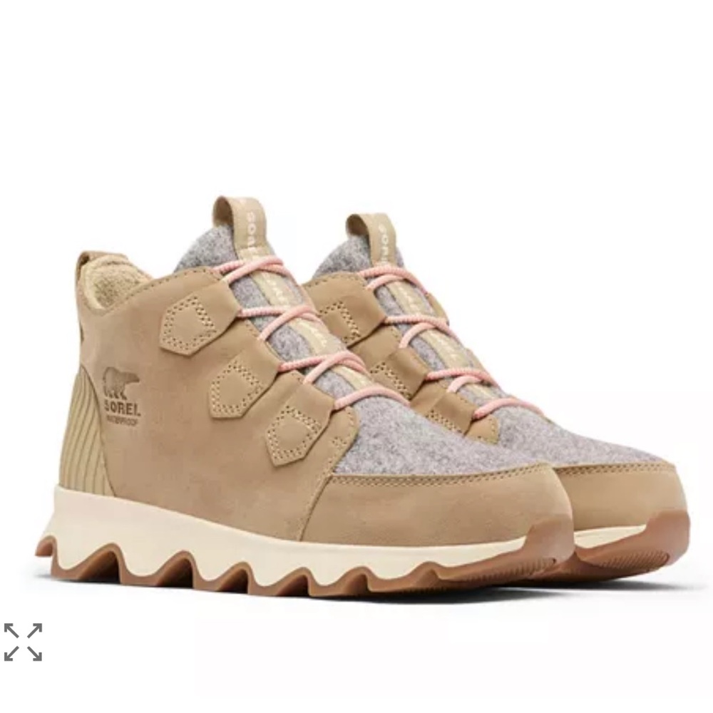 Sorel Kinetic Caribou Boots Sandy‎ Tan size 8 Lace Up Sneakers shoes